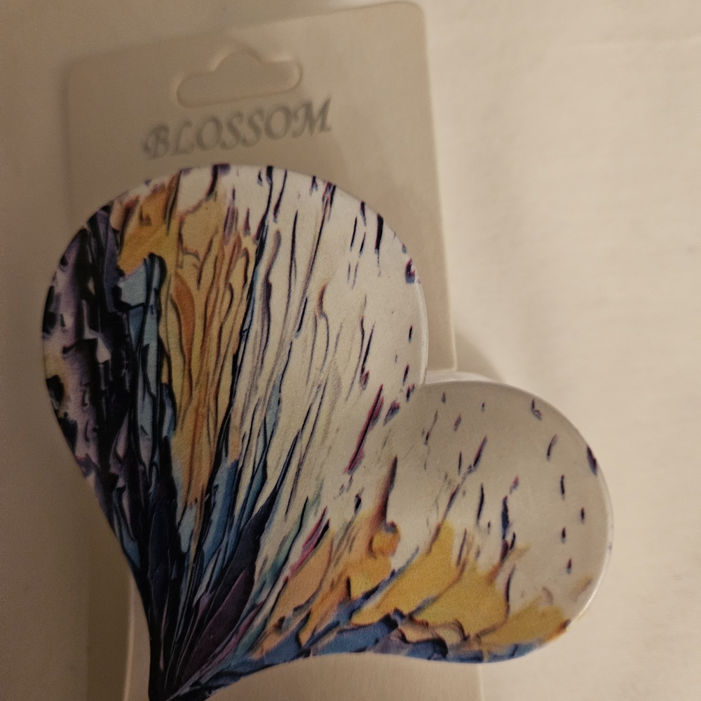 Vibrant Heart Hair Claw Clip ❤️💚💗💖 - Picture 2 of 4